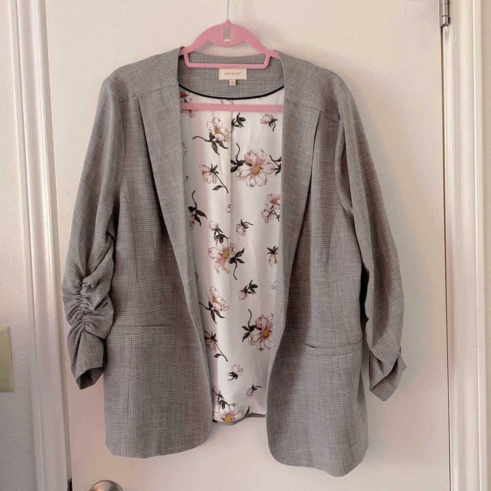 Gray Blazer with Floral Design and Ruched Sleeves